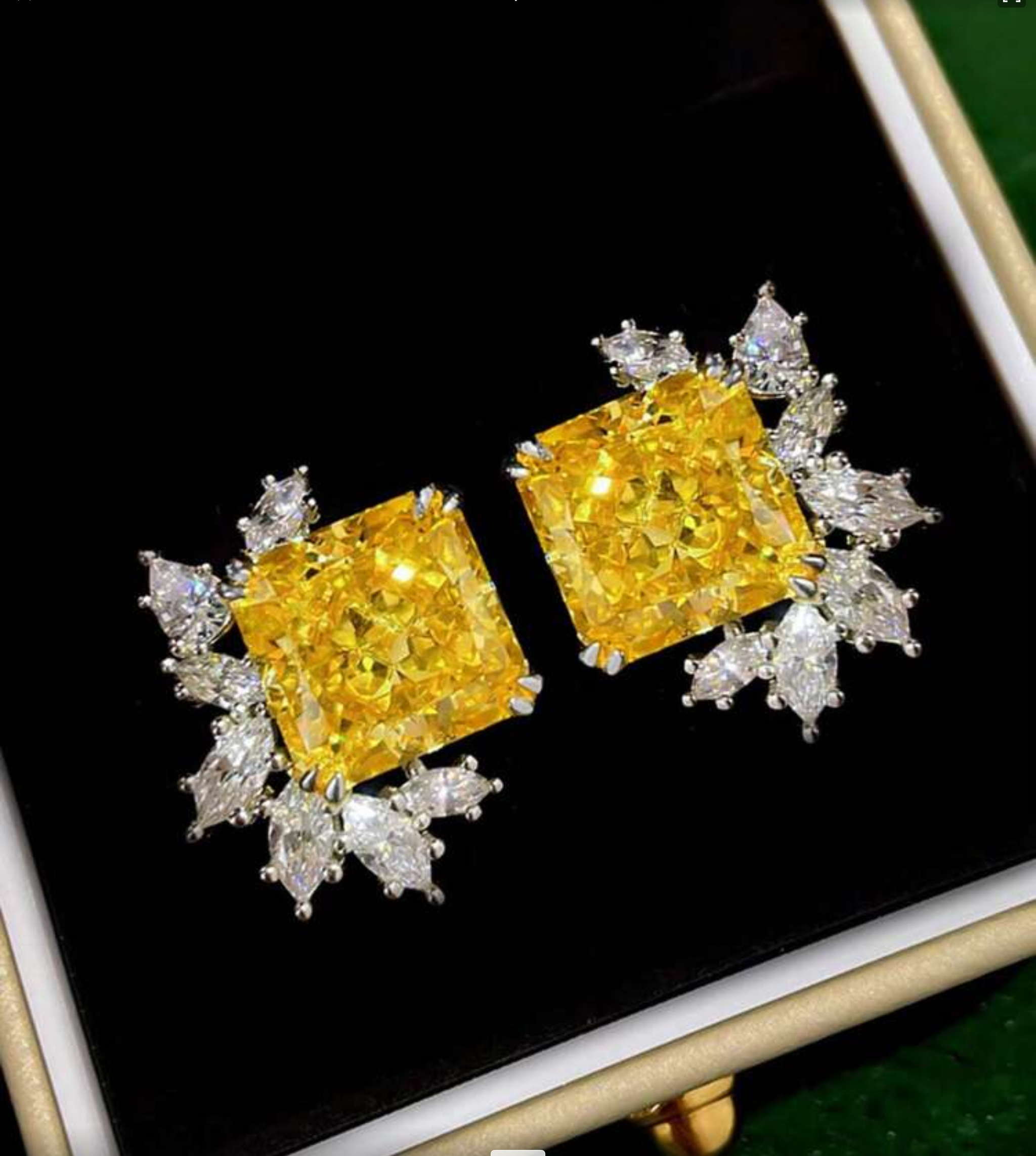 Fantasy Earring’s