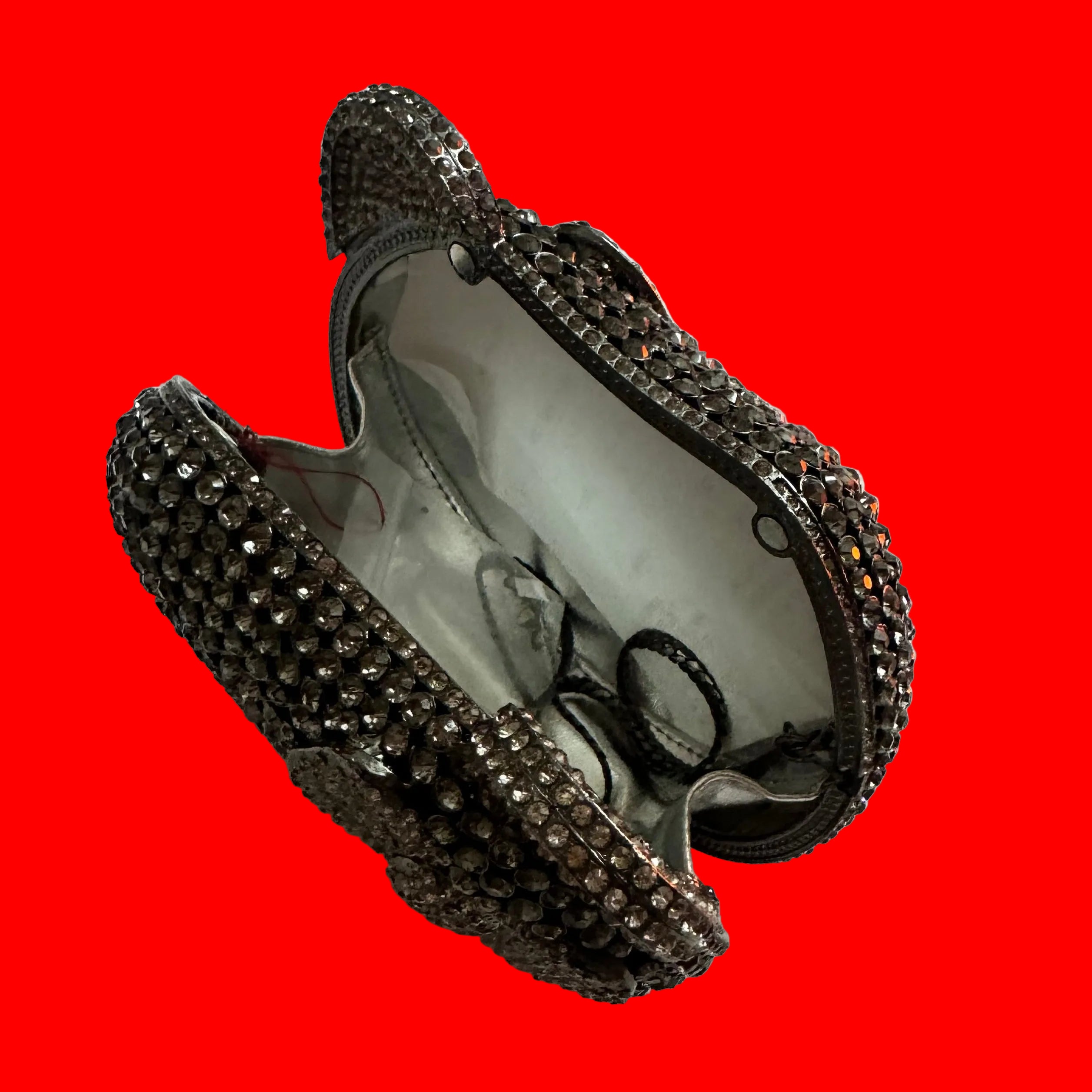 Bear Head Clutch