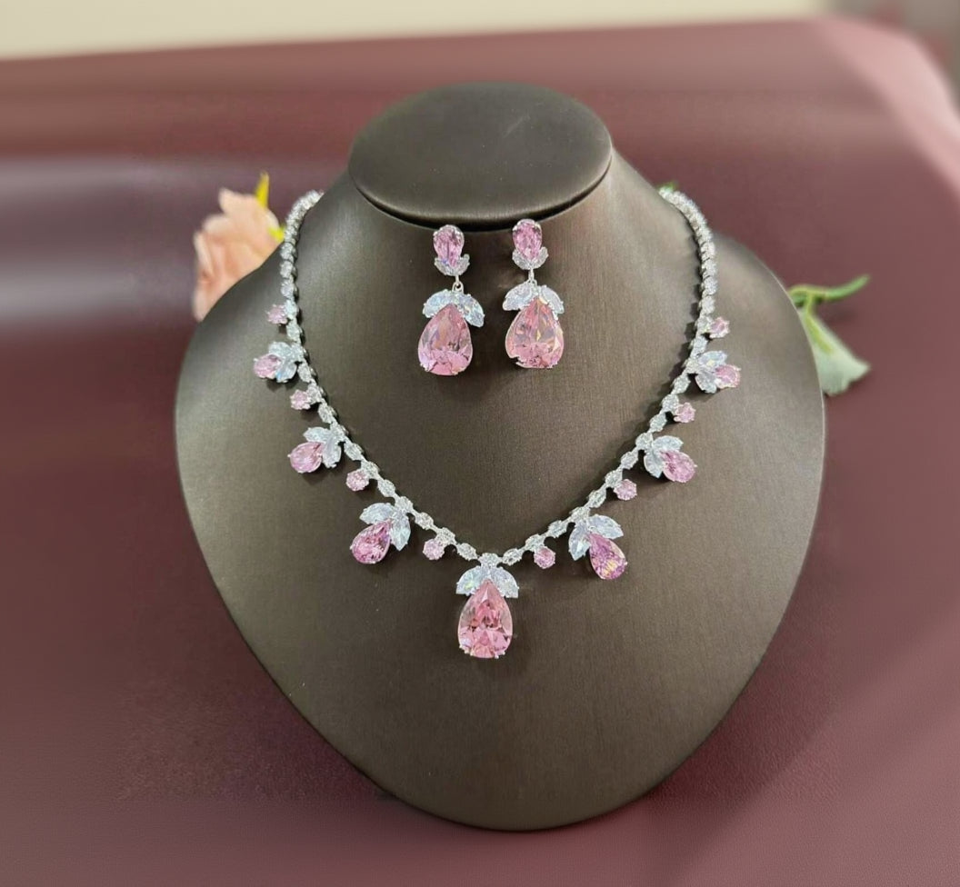 Tulip Necklace Set
